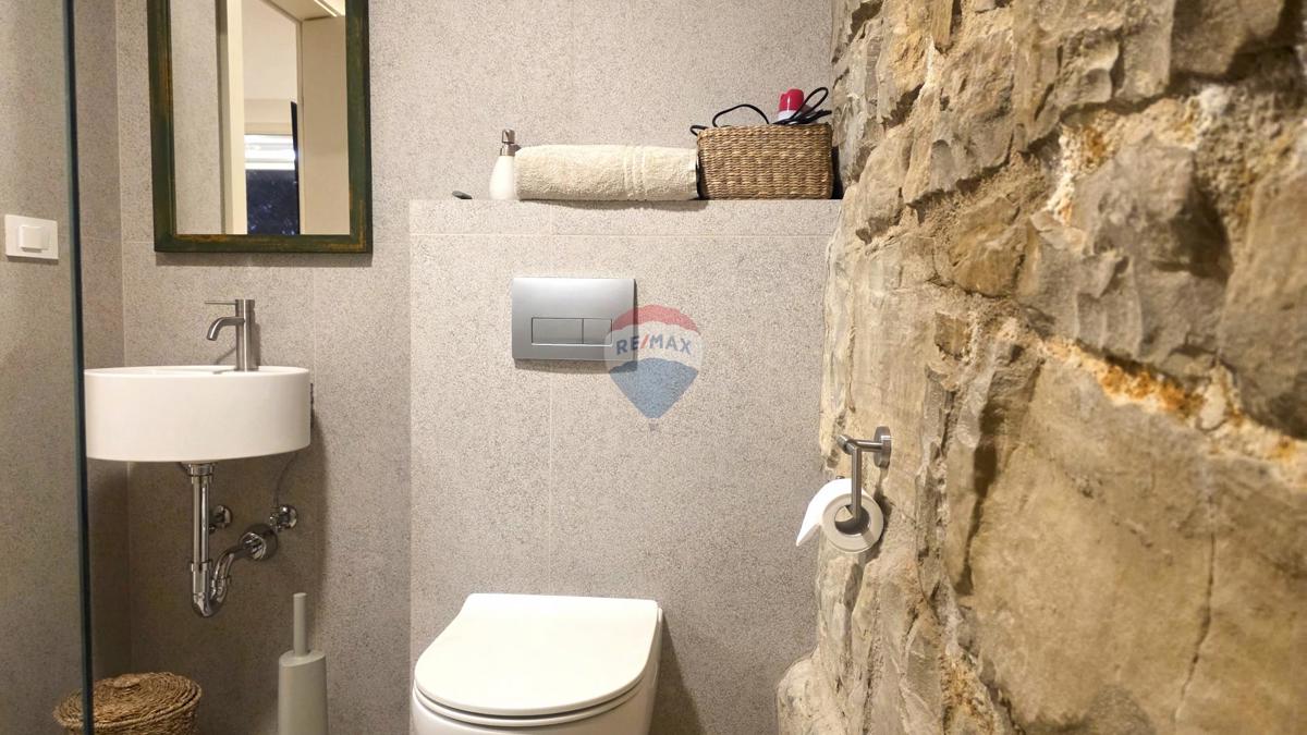 Istria, Oprtalj – Villa in pietra dal design unico