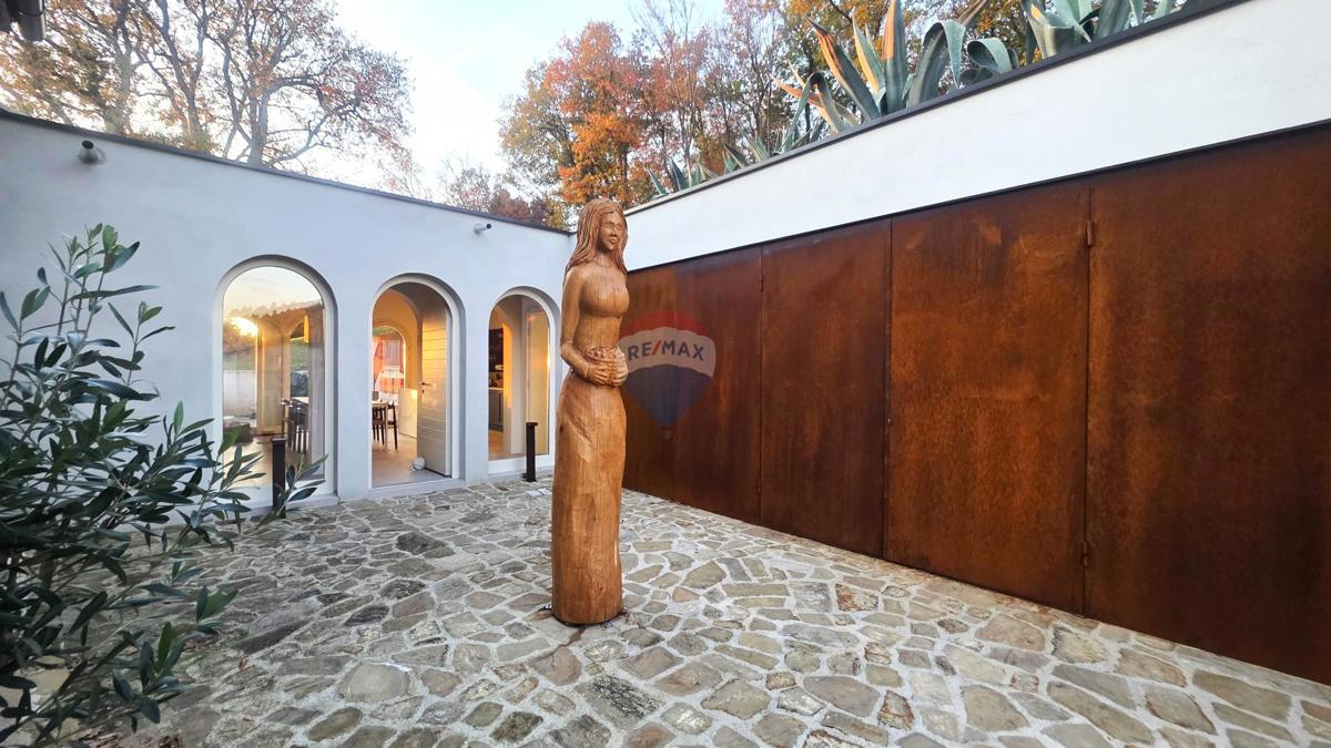 Istria, Oprtalj – Villa in pietra dal design unico