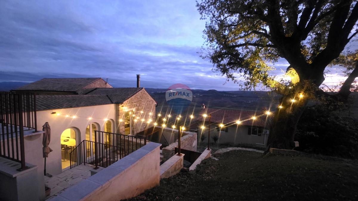 Istria, Oprtalj – Villa in pietra dal design unico