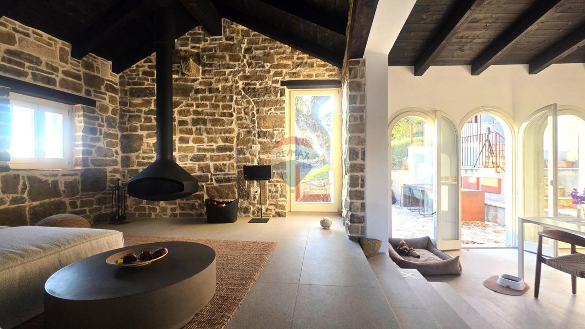 Istria, Oprtalj – Villa in pietra dal design unico