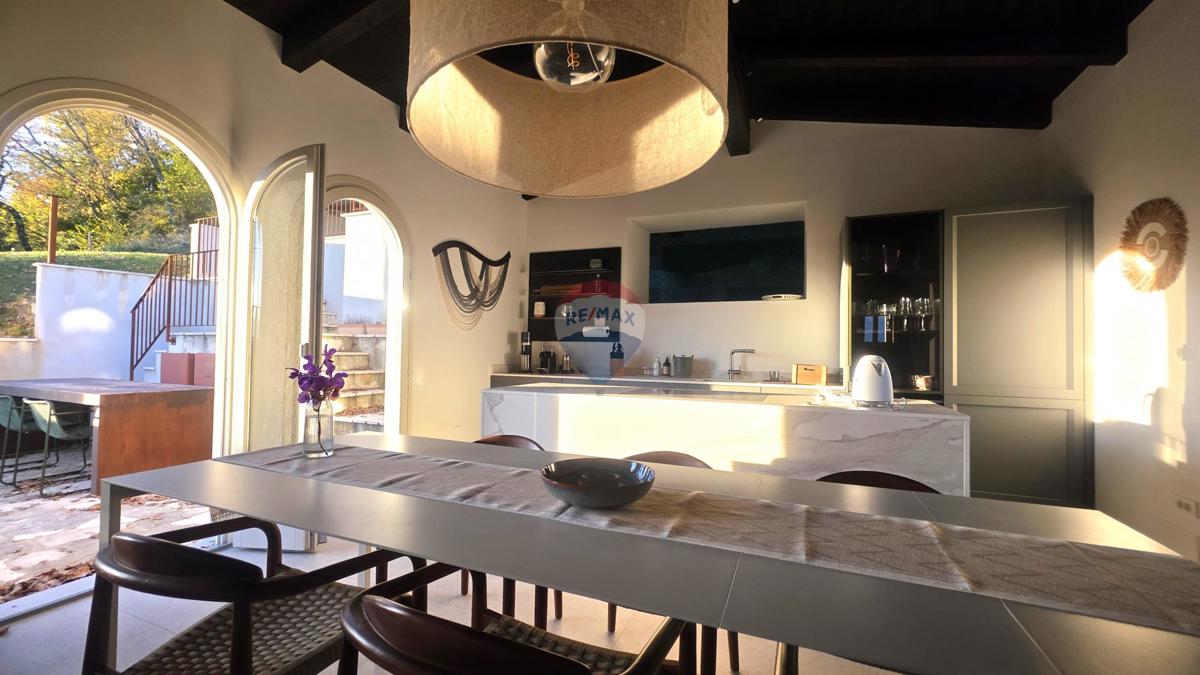 Istria, Oprtalj – Villa in pietra dal design unico