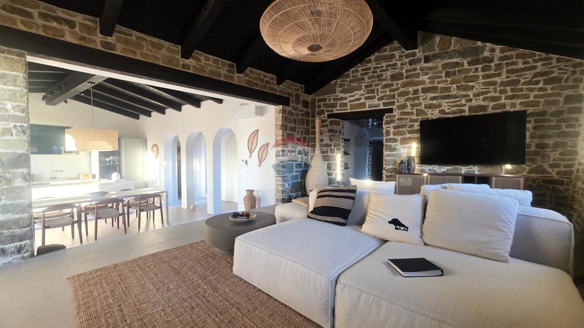 Istria, Oprtalj – Villa in pietra dal design unico