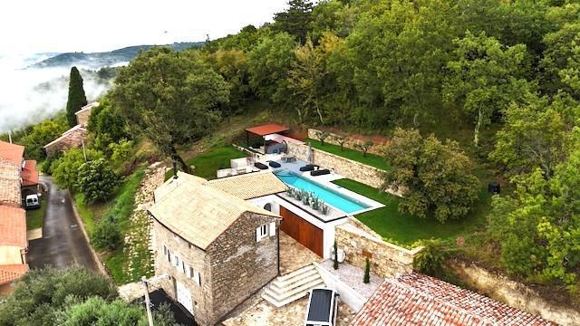 Istria, Oprtalj – Villa in pietra dal design unico