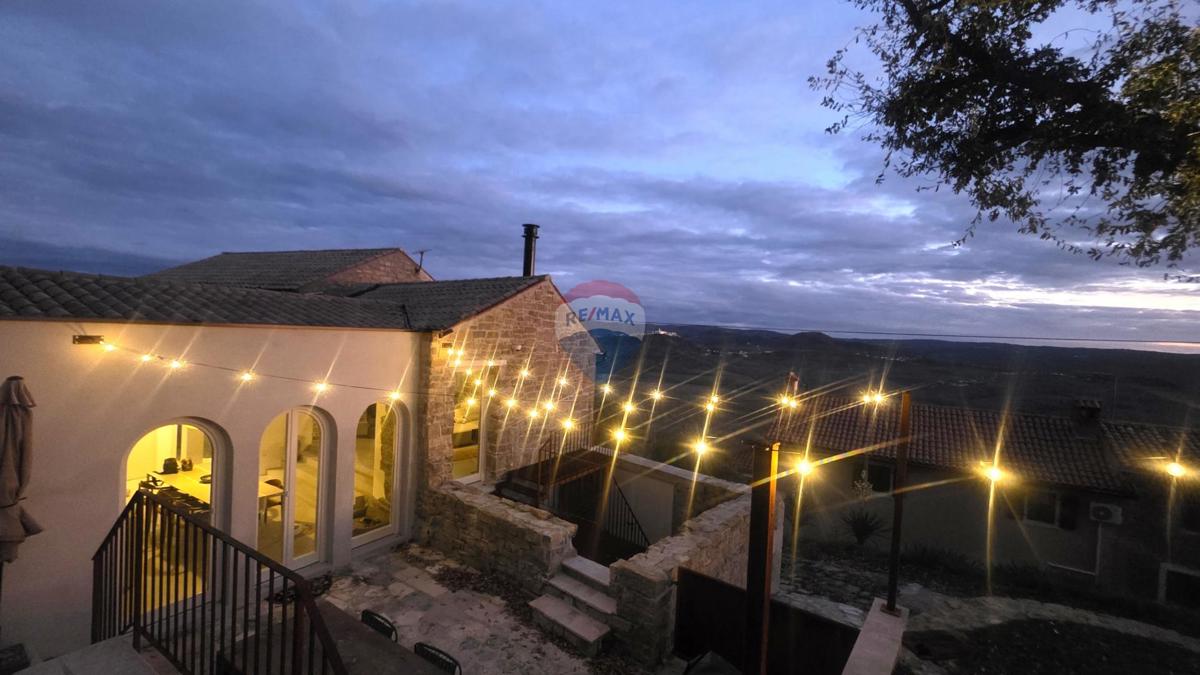 Istria, Oprtalj – Villa in pietra dal design unico