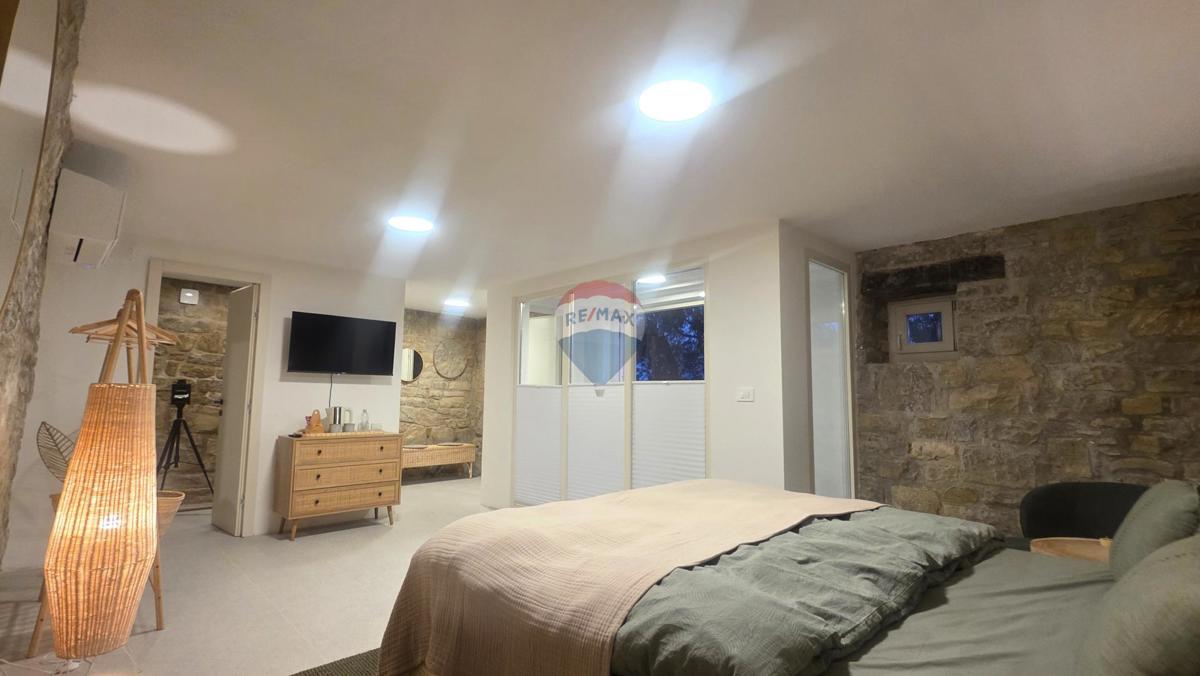 Istria, Oprtalj – Villa in pietra dal design unico