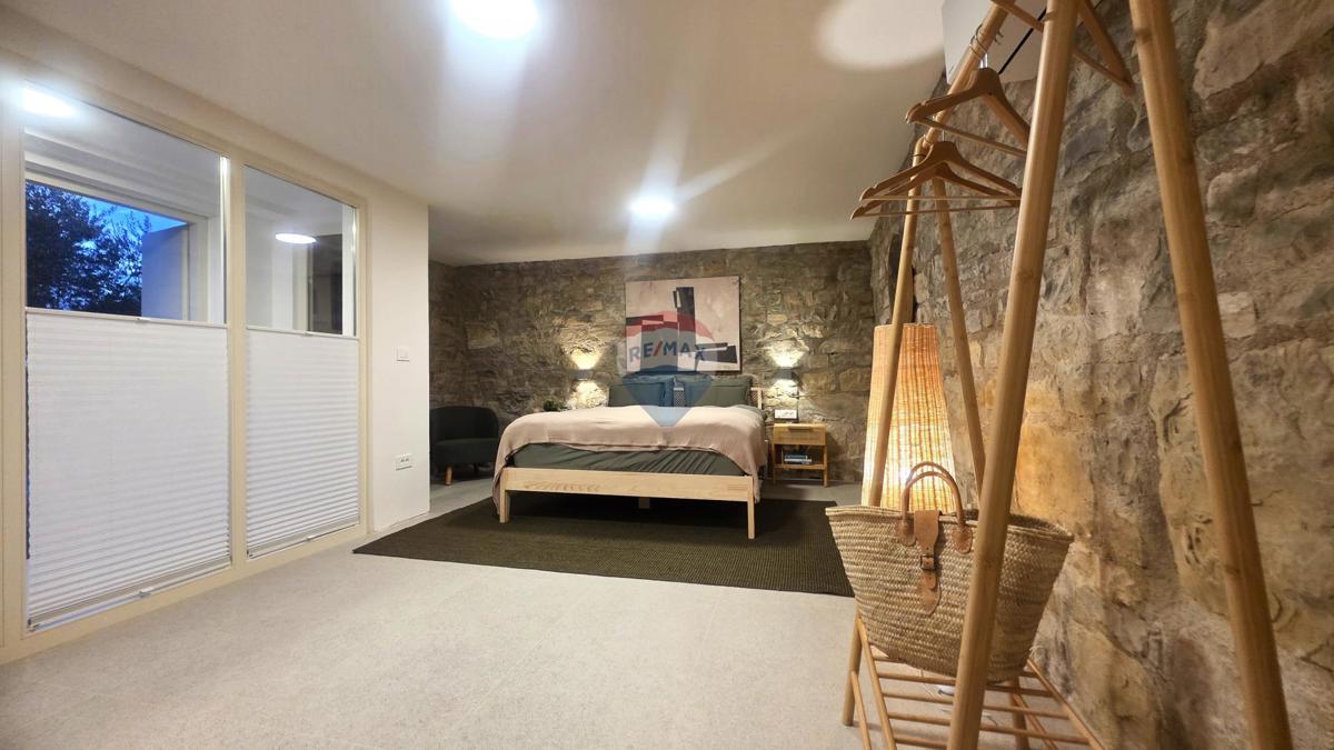 Istria, Oprtalj – Villa in pietra dal design unico