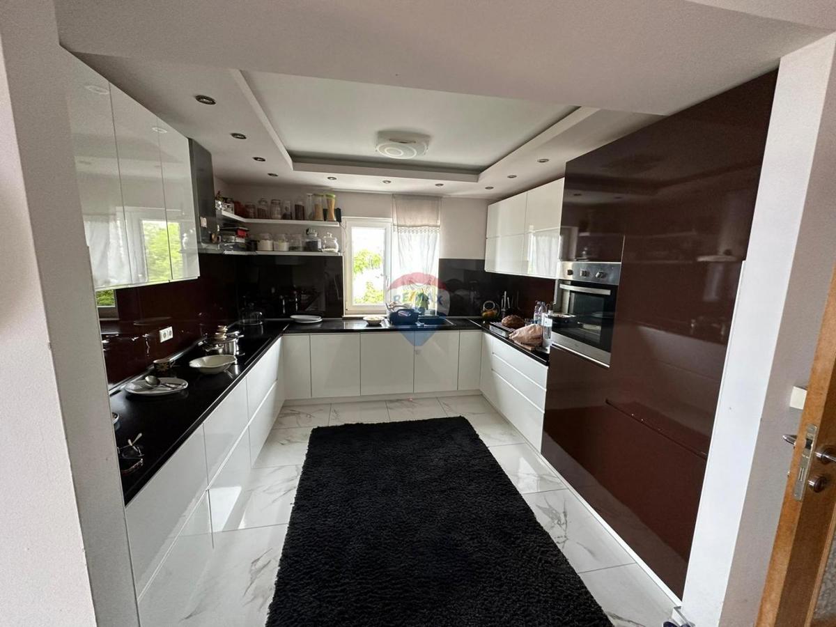 Crikvenica – spazioso appartamento con tre camere da letto ideale per la vita familiare