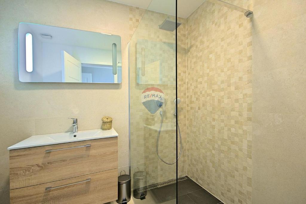 ISTRIA, PARENZO - Lussuosa casa moderna a 500 m dal mare