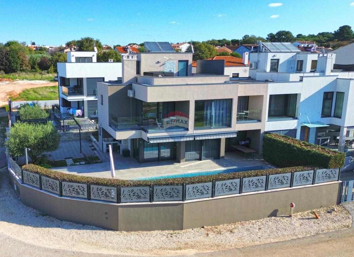 ISTRIA, PARENZO - Lussuosa casa moderna a 500 m dal mare