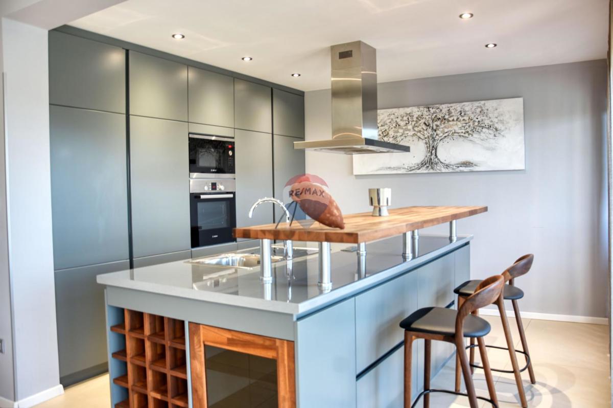 ISTRIA, PARENZO - Lussuosa casa moderna a 500 m dal mare