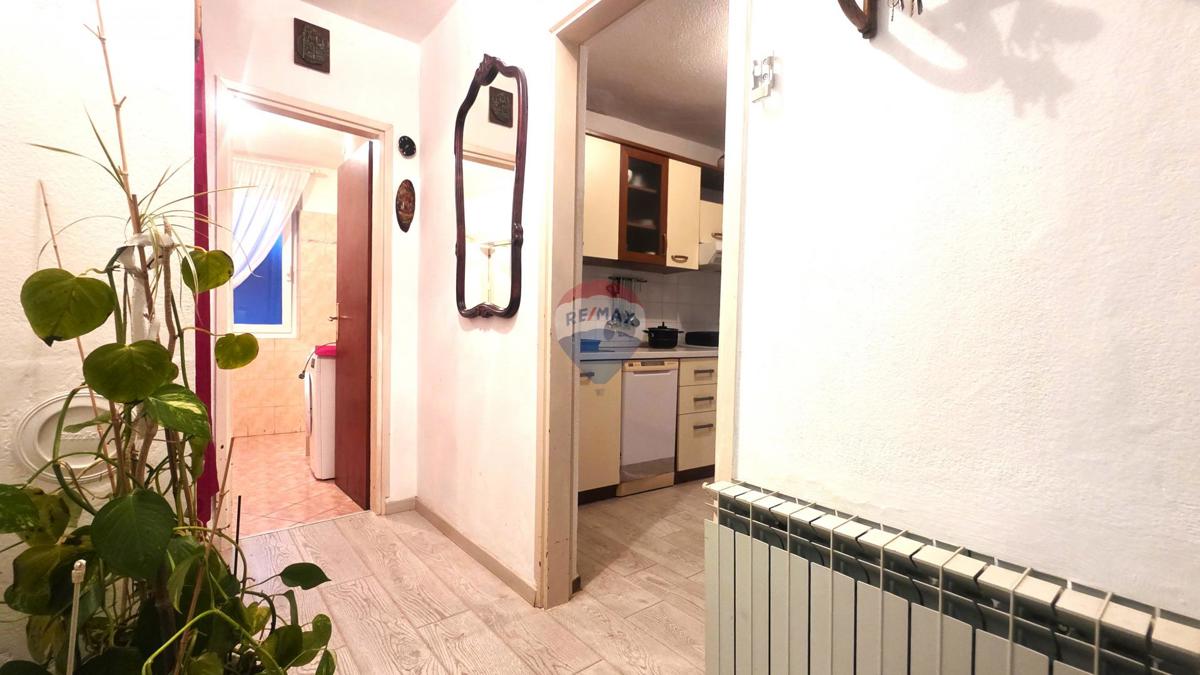 Casa in pietra istriana nel centro di Brtonigla – 3 livelli, balcone e mansarda