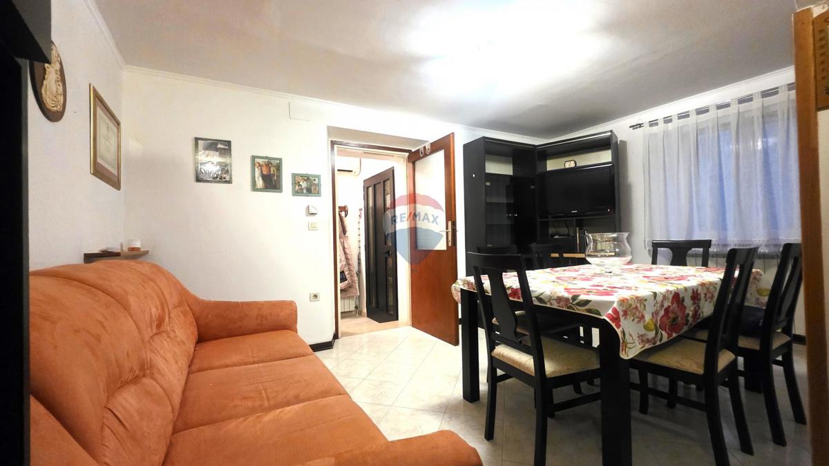 Casa in pietra istriana nel centro di Brtonigla – 3 livelli, balcone e mansarda