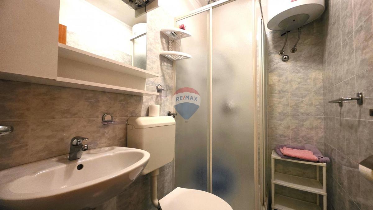 Casa in pietra istriana nel centro di Brtonigla – 3 livelli, balcone e mansarda