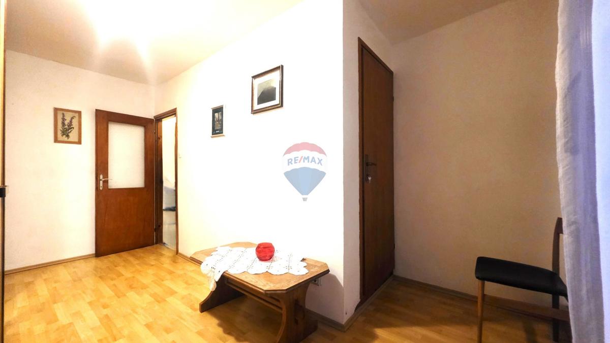 Casa in pietra istriana nel centro di Brtonigla – 3 livelli, balcone e mansarda