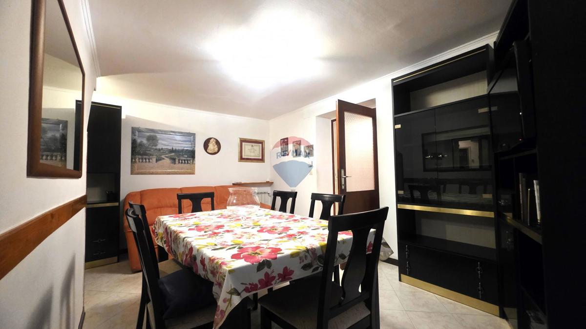 Casa in pietra istriana nel centro di Brtonigla – 3 livelli, balcone e mansarda