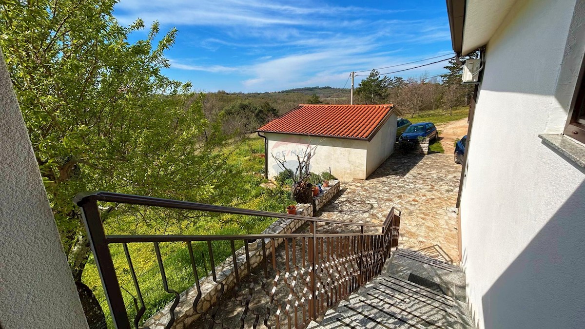 ISTRIA, BUJE - Detached house and large building plot