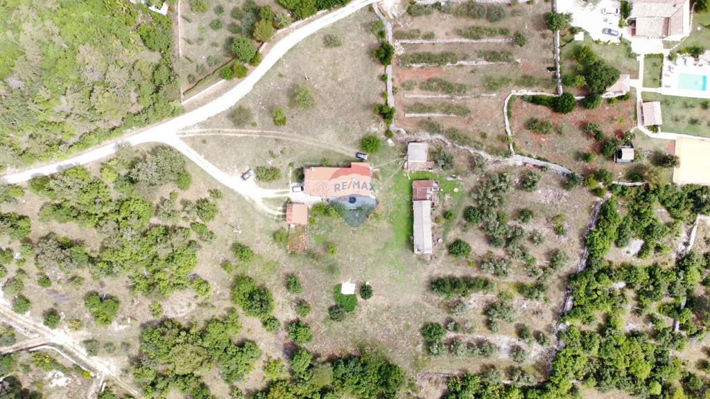 ISTRIA, BUJE - Detached house and large building plot