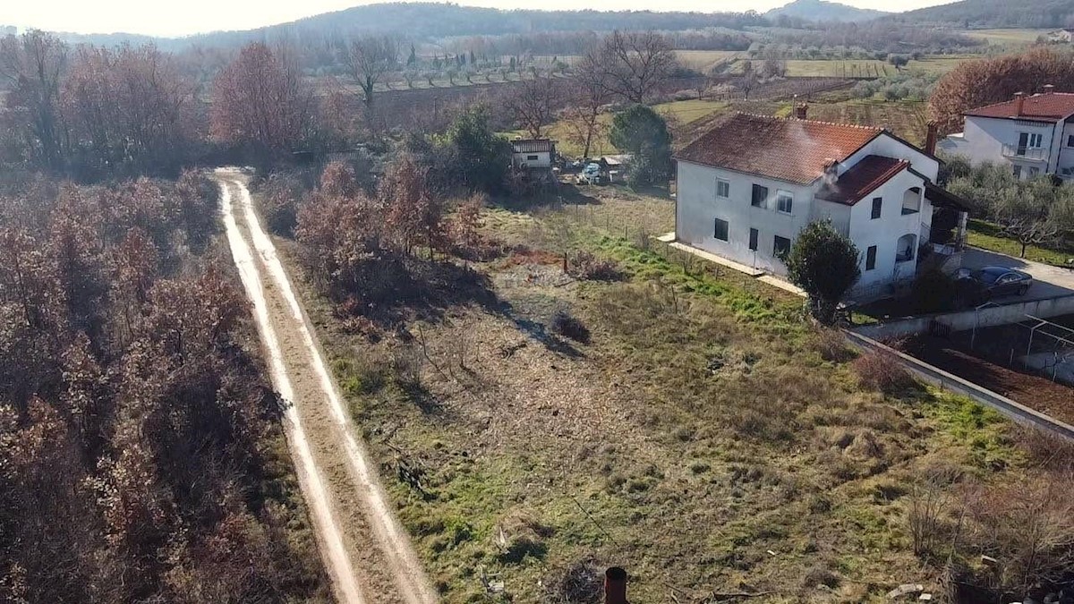 Terreno edificabile Poreč, 1.700m2