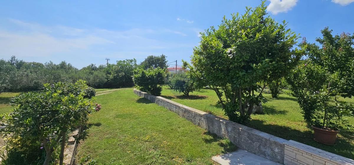 Istria, Išići – Terreno edificabile con vista mare, 1.071 m²