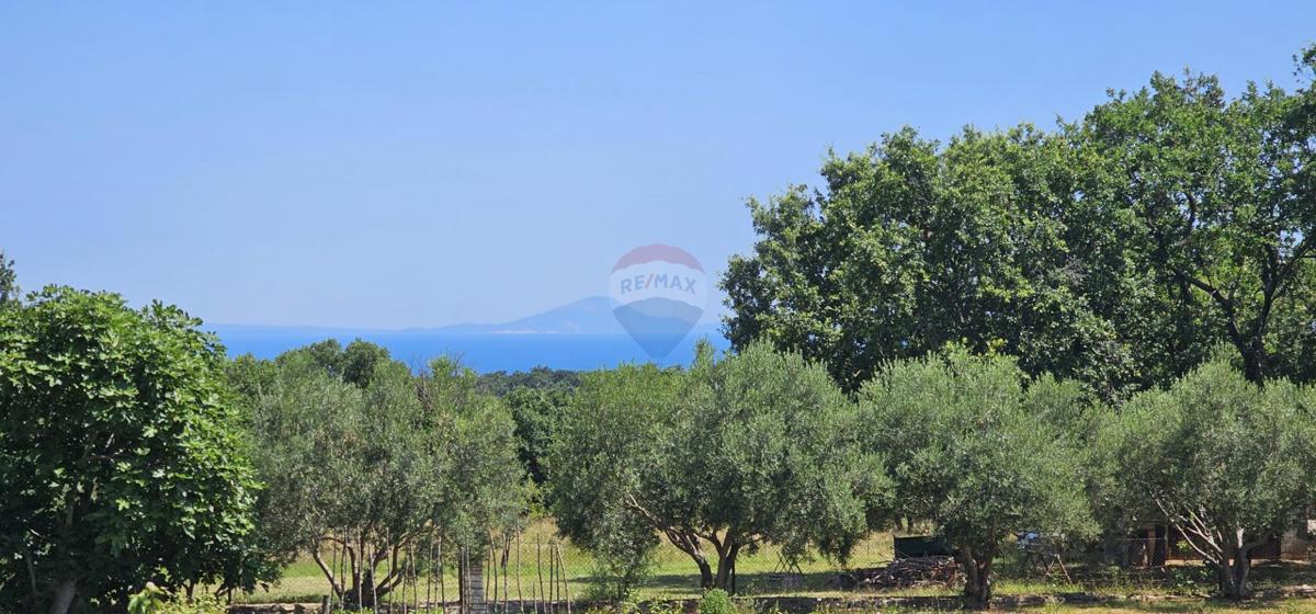 Istria, Išići – Terreno edificabile con vista mare, 1.071 m²
