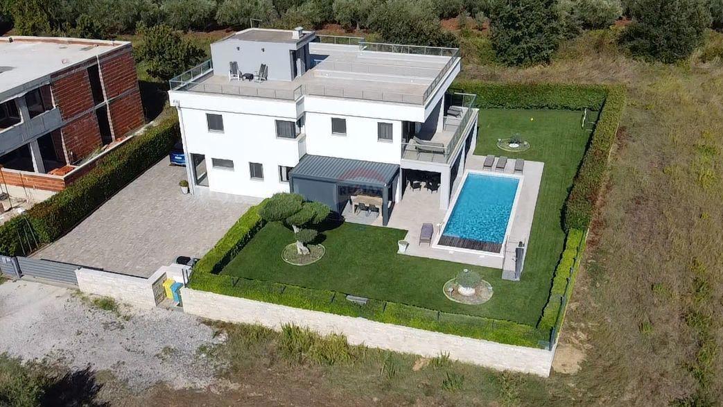 Istria, Novigrad, villa con piscina vicino al mare