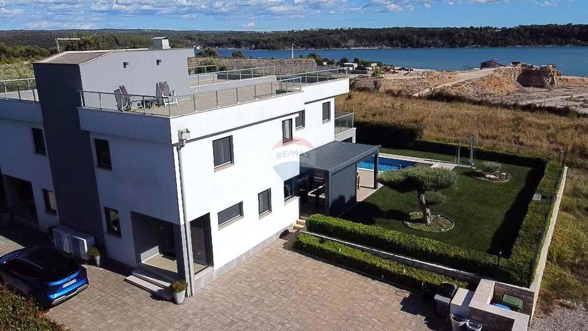 Istria, Novigrad, villa con piscina vicino al mare