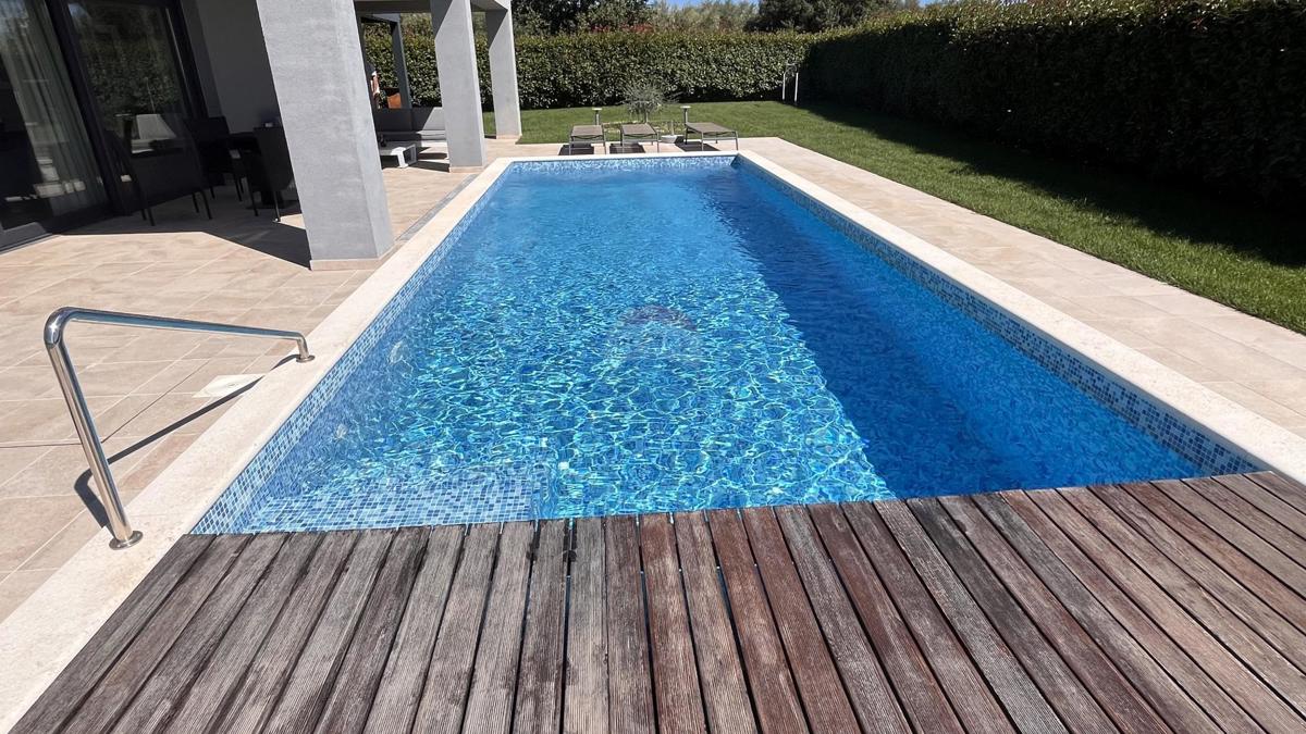 Istria, Novigrad, villa con piscina vicino al mare