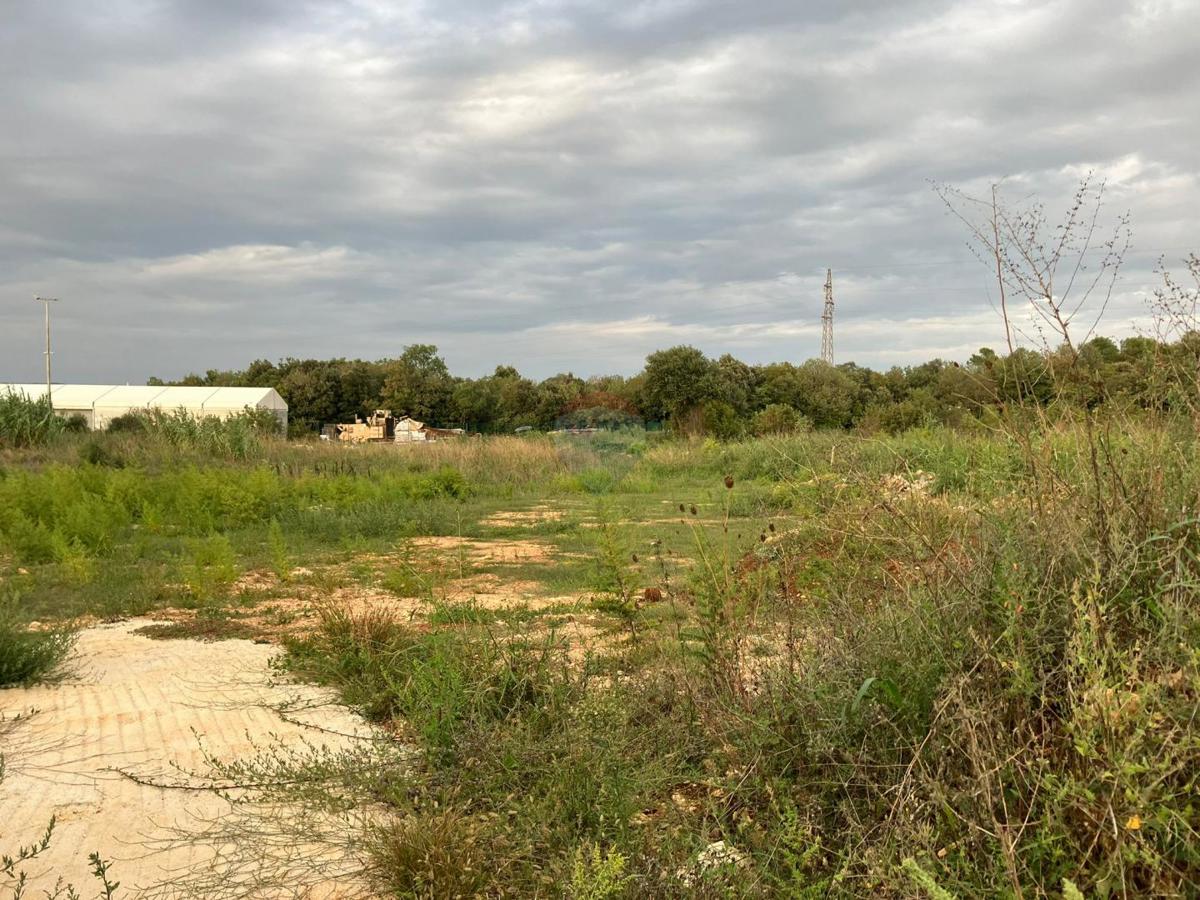 Terreno edificabile Veli vrh, Pula, 1.793m2