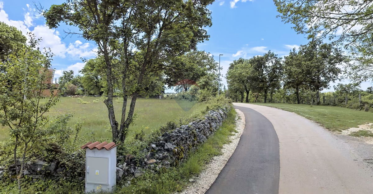 ISTRIA, ST. LOVREČ - Building land 989 m2 