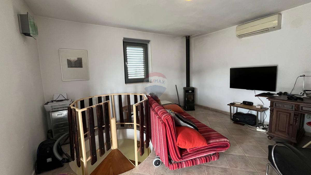 Istria, Oprtalj – Complesso immobiliare ideale per turismo o vita tranquilla