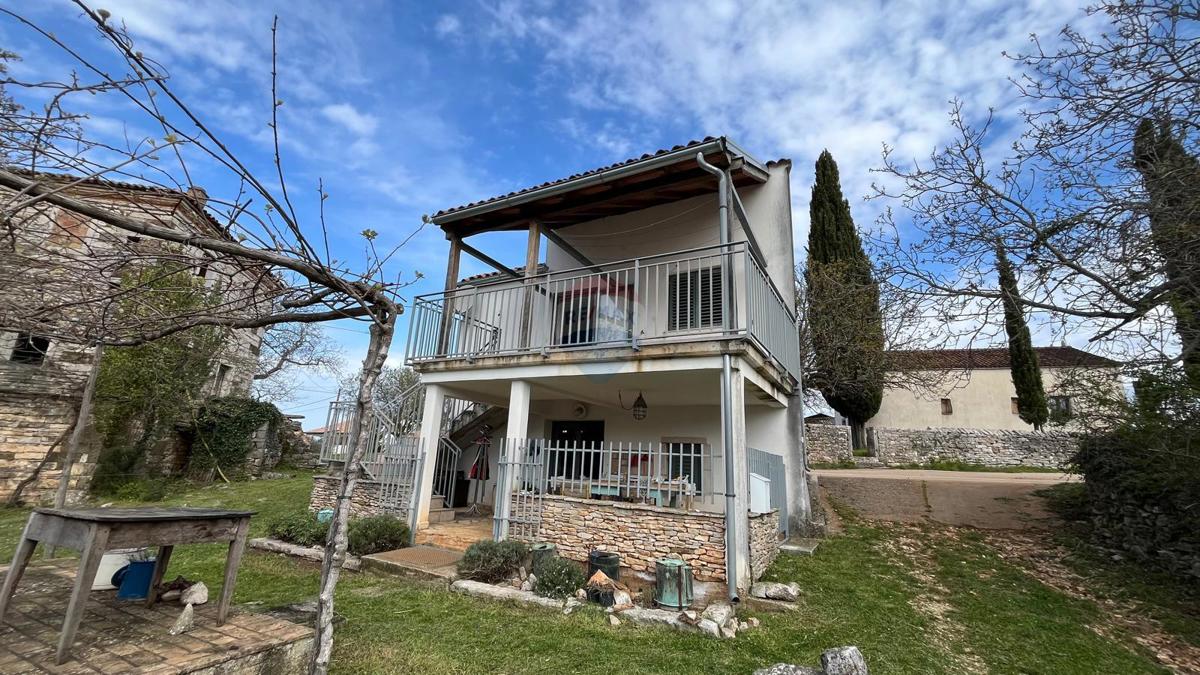 Istria, Oprtalj – Complesso immobiliare ideale per turismo o vita tranquilla