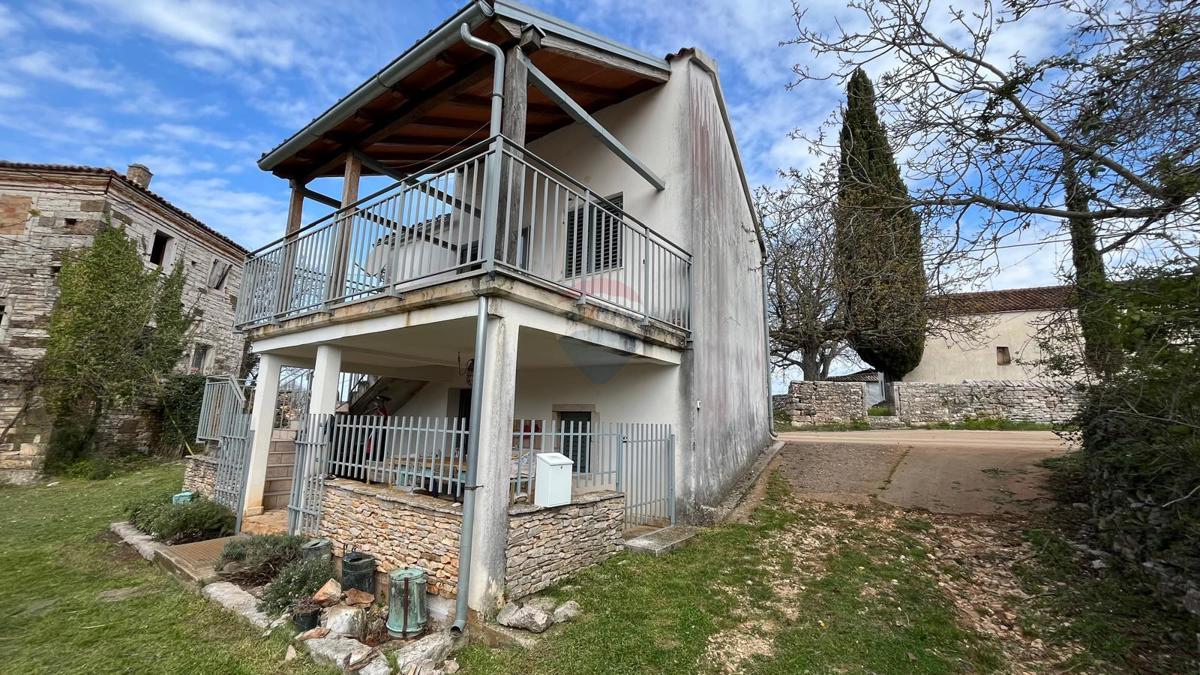 Istria, Oprtalj – Complesso immobiliare ideale per turismo o vita tranquilla