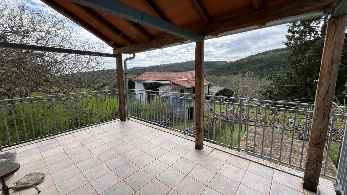 Istria, Oprtalj – Complesso immobiliare ideale per turismo o vita tranquilla