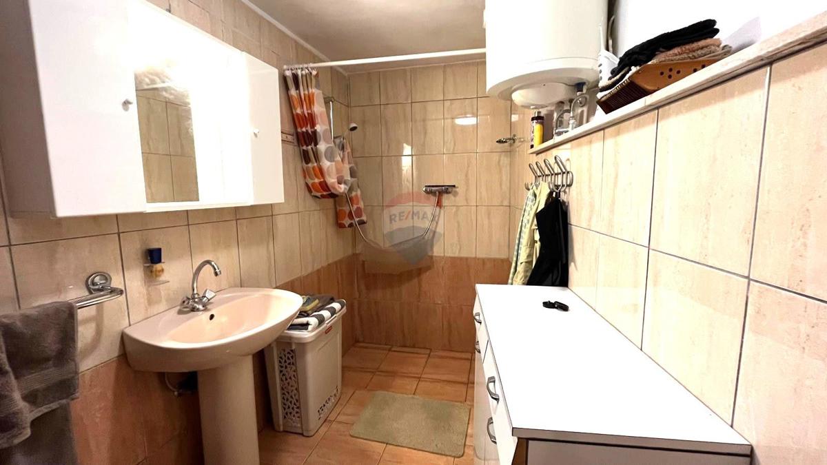 Istria, Oprtalj – Complesso immobiliare ideale per turismo o vita tranquilla
