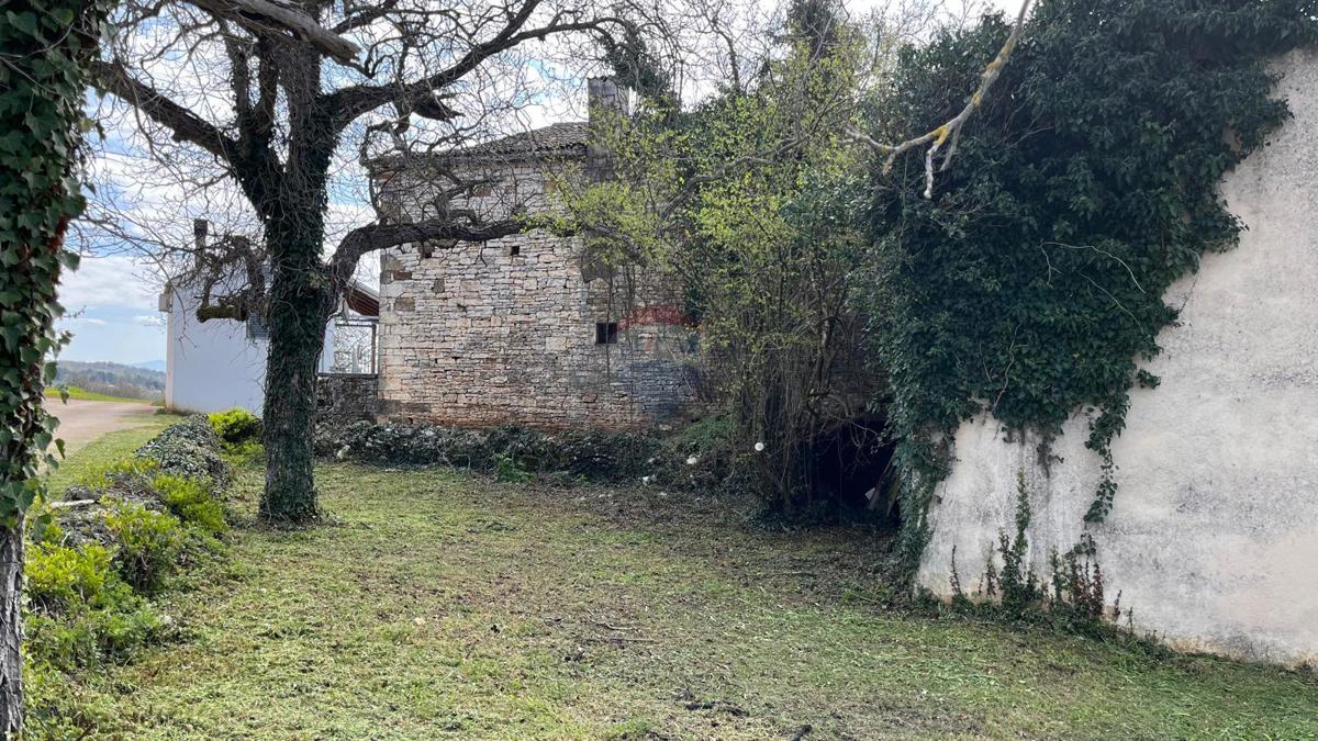Istria, Oprtalj – Complesso immobiliare ideale per turismo o vita tranquilla