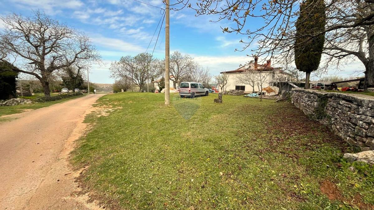 Istria, Oprtalj – Complesso immobiliare ideale per turismo o vita tranquilla