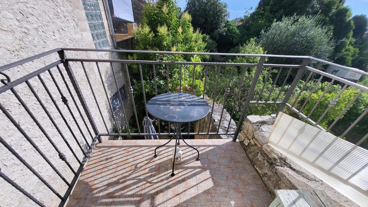 Istria, Vodnjan – Affascinante Casa con Giardino e Vista Mare