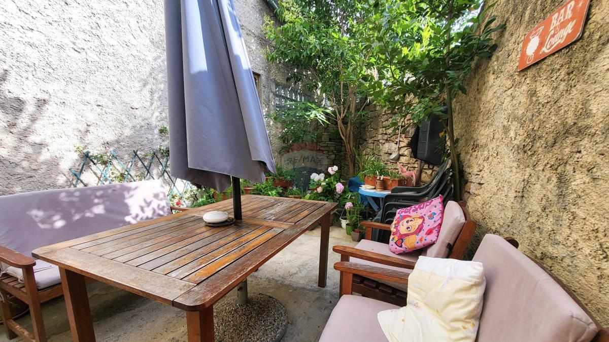 Istria, Vodnjan – Affascinante Casa con Giardino e Vista Mare