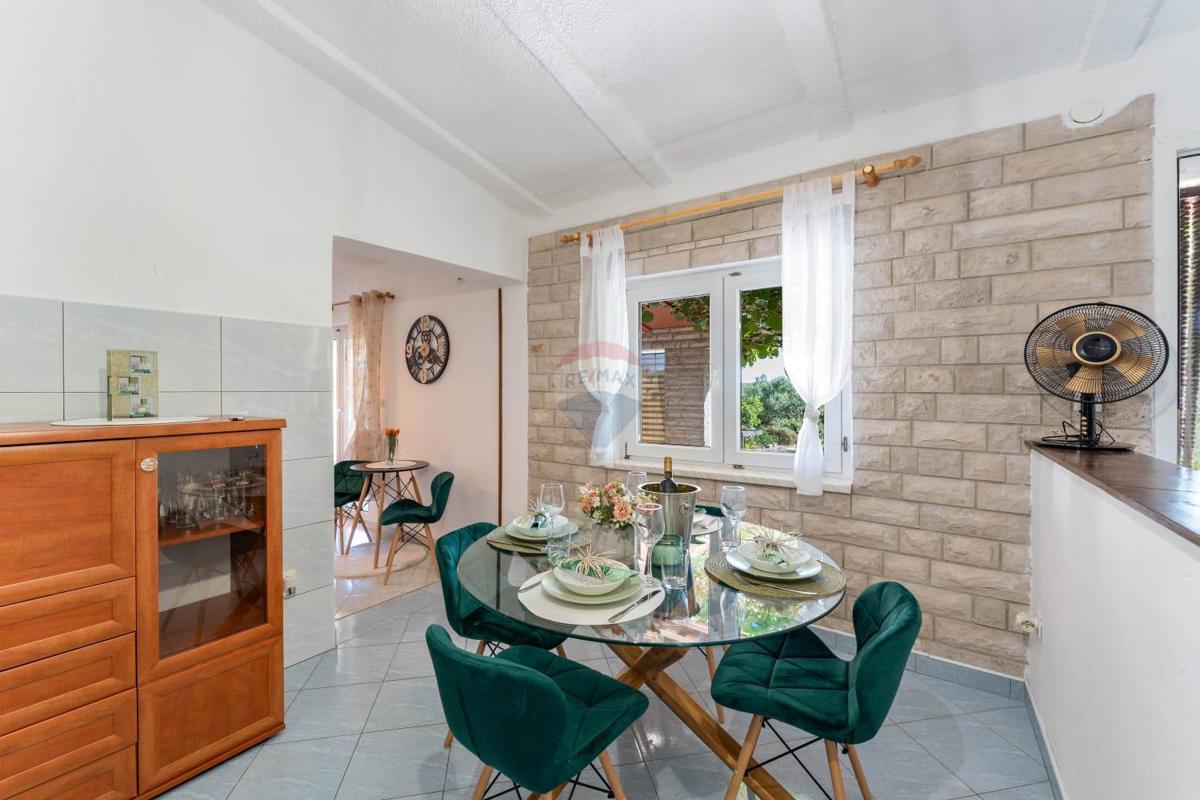 Istria, Peruški – Casa con vista mare, tranquillità e ampio giardino