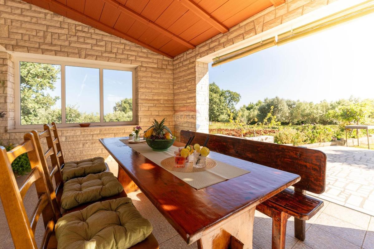 Istria, Peruški – Casa con vista mare, tranquillità e ampio giardino