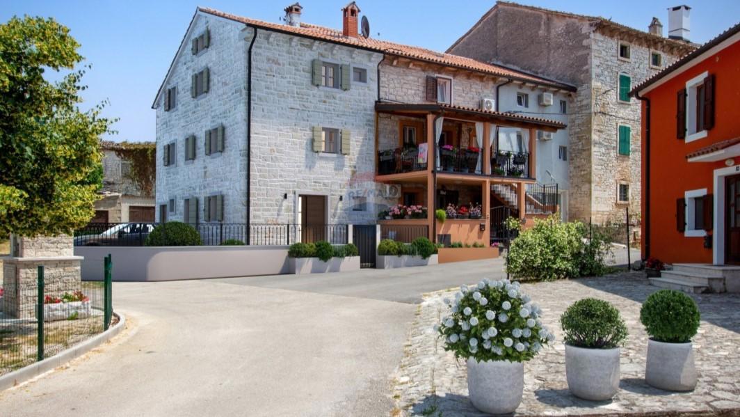 Istria, Buje, dintorni – Casa in pietra da ristrutturare con vista