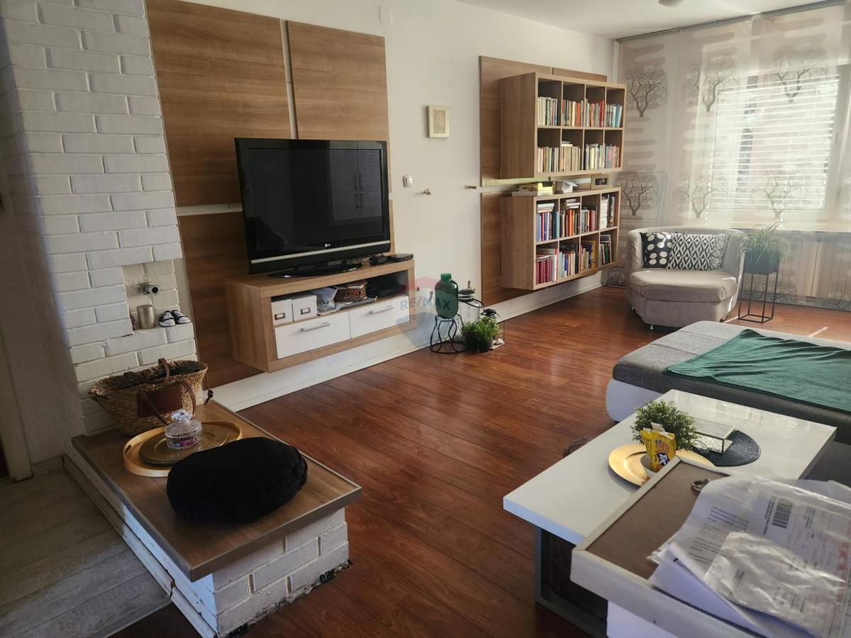 Casa Kromosovo naselje, Velika Gorica, 222m2