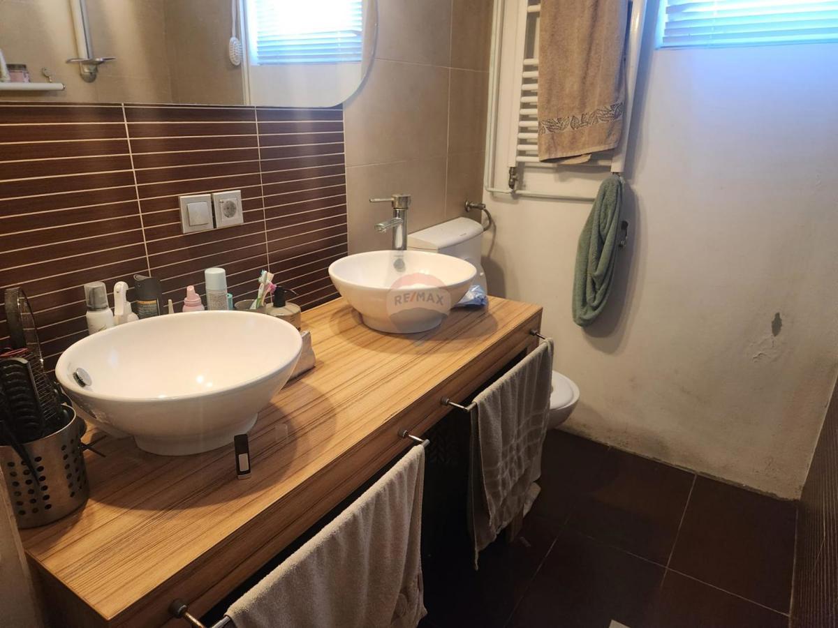 Casa Kromosovo naselje, Velika Gorica, 222m2