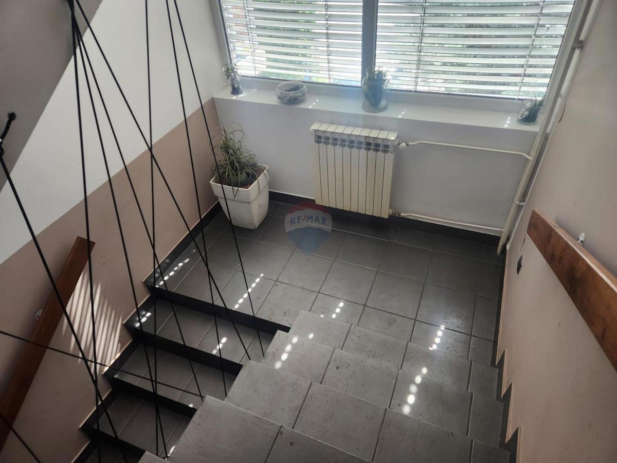 Casa Kromosovo naselje, Velika Gorica, 222m2