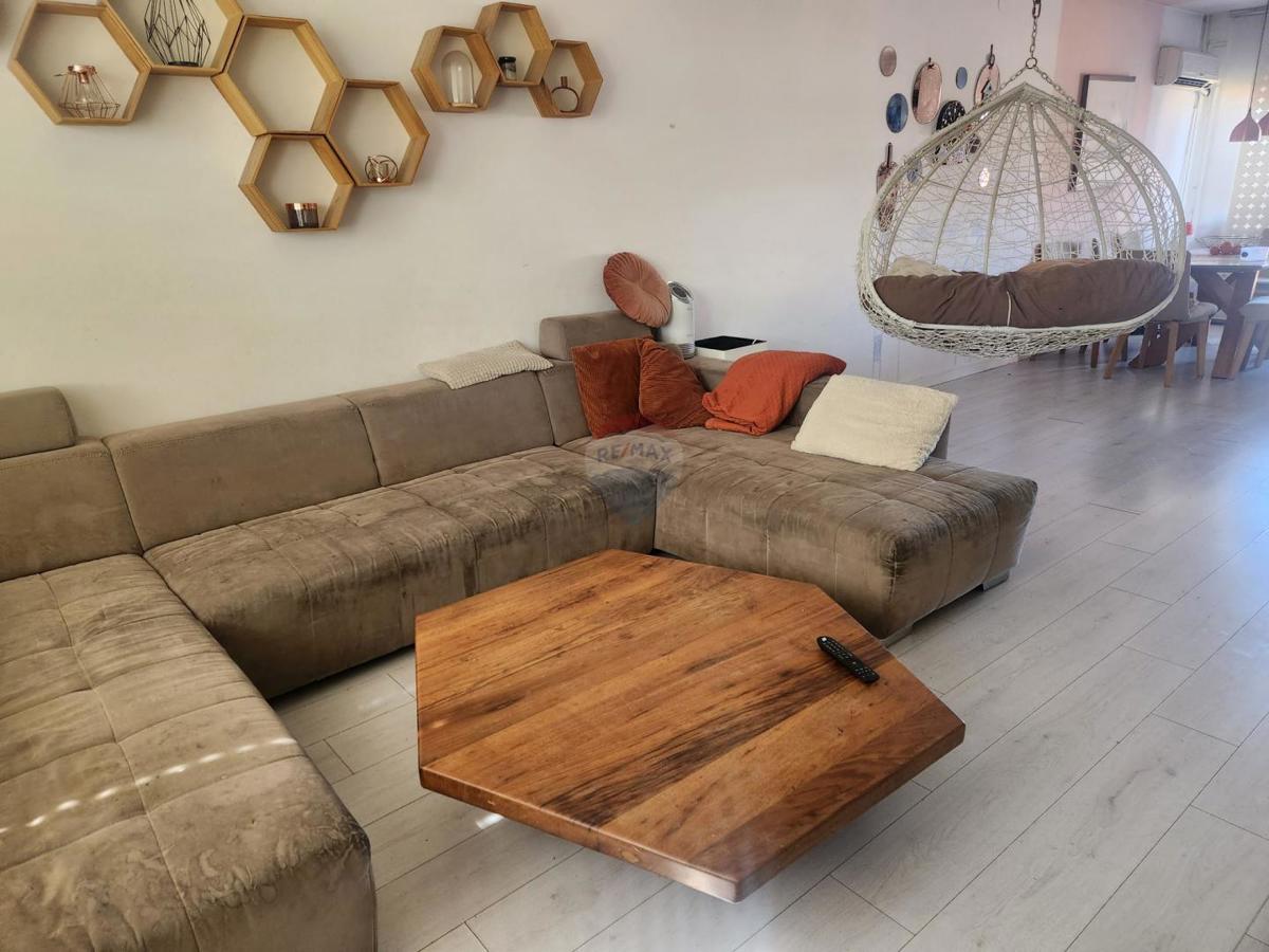 Casa Kromosovo naselje, Velika Gorica, 222m2