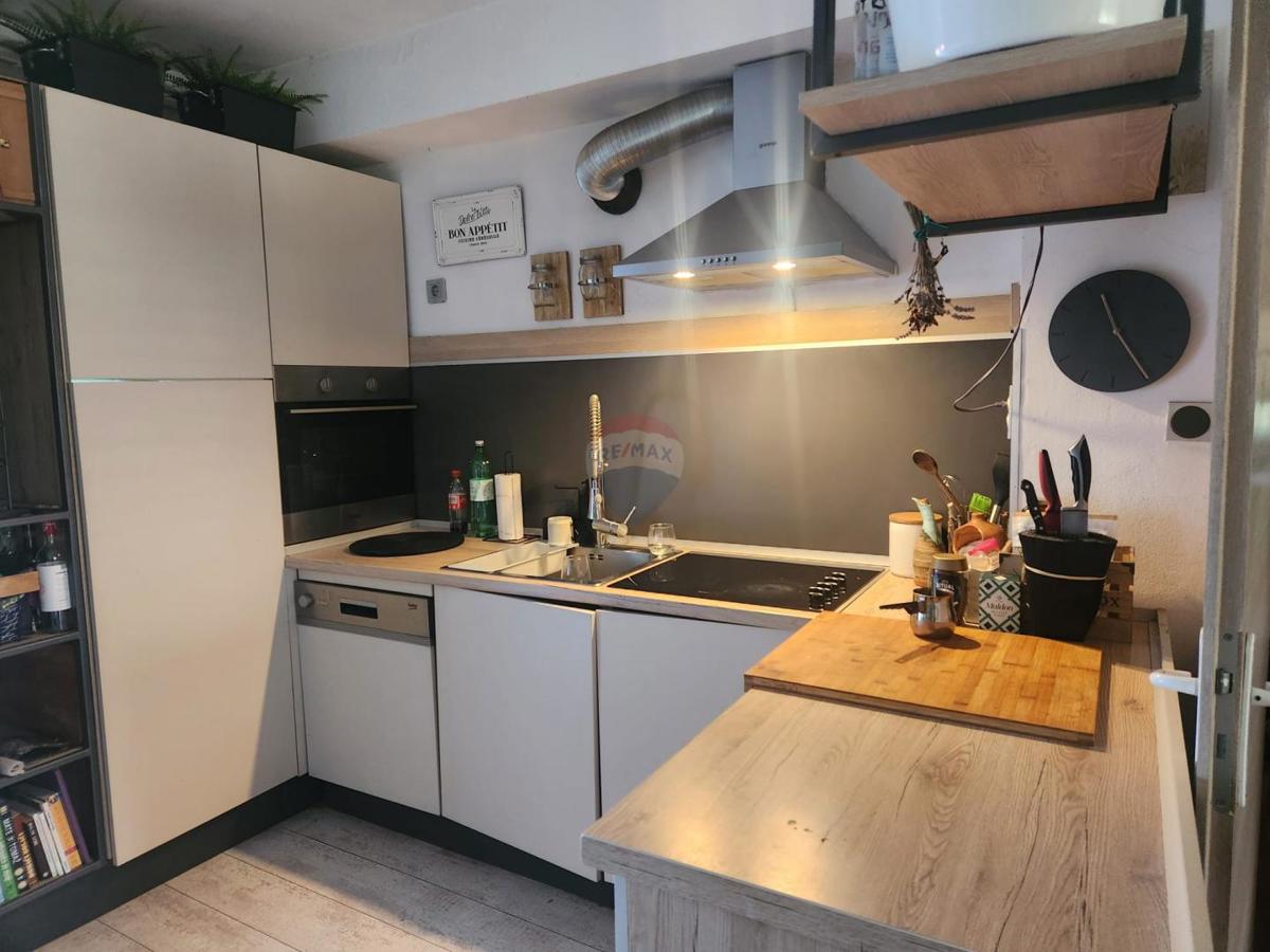 Casa Kromosovo naselje, Velika Gorica, 222m2