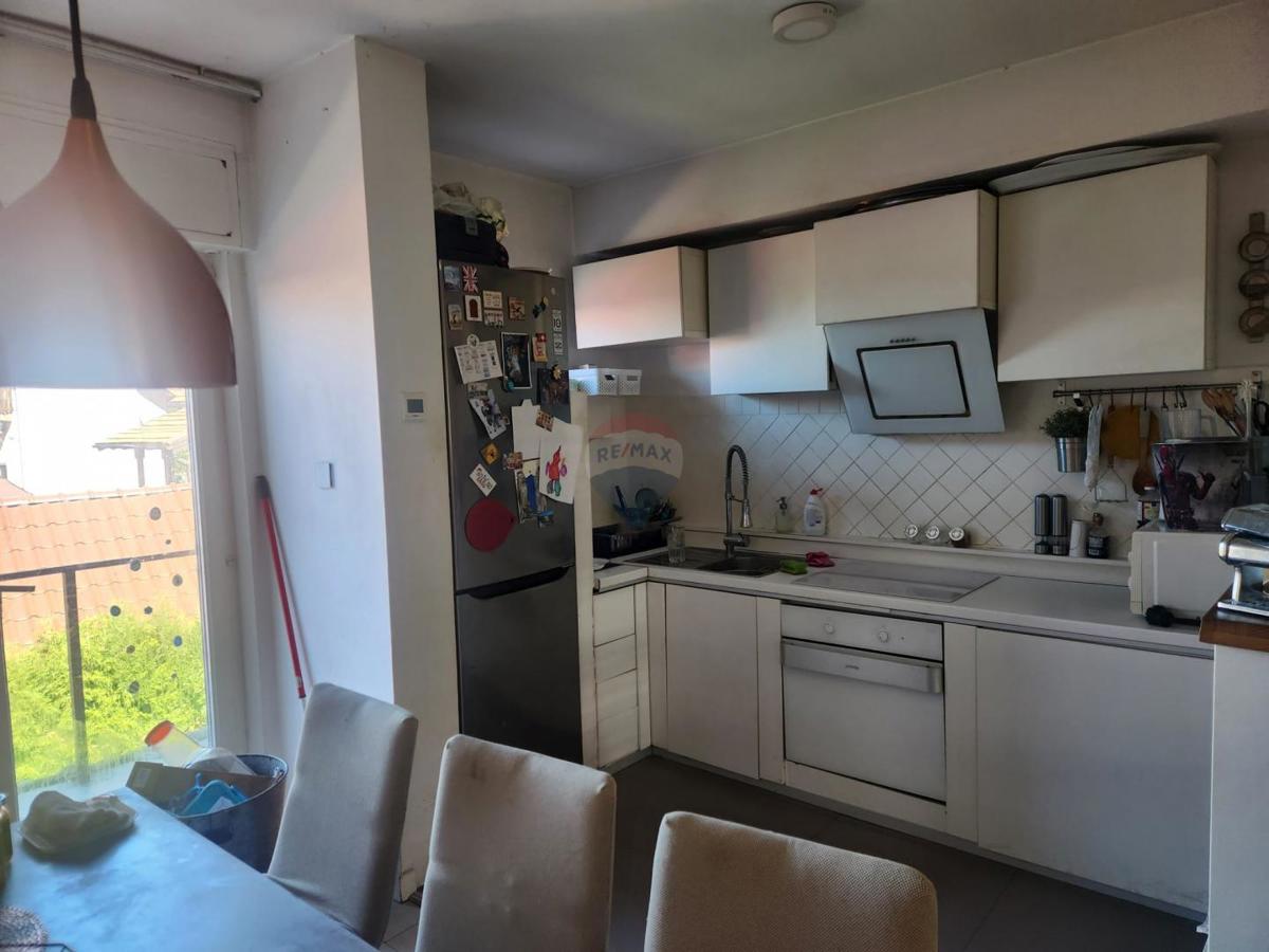 Casa Kromosovo naselje, Velika Gorica, 222m2