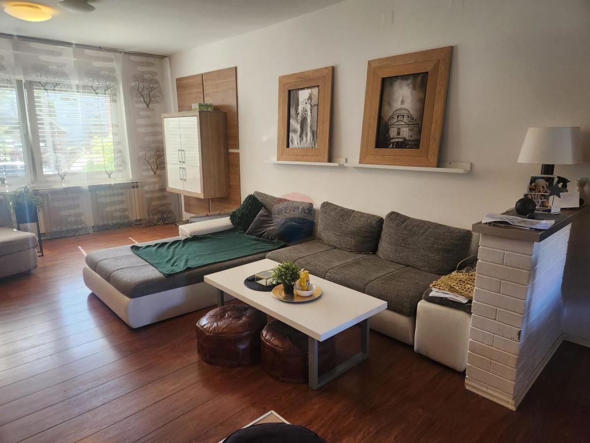 Casa Kromosovo naselje, Velika Gorica, 222m2