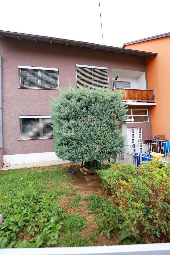 Casa Kromosovo naselje, Velika Gorica, 222m2