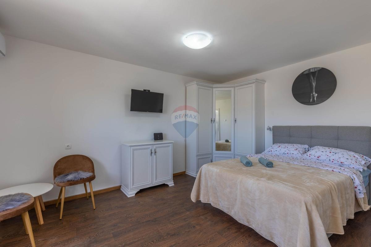 Karlobag – appartamento primo fronte mare, vista e centro